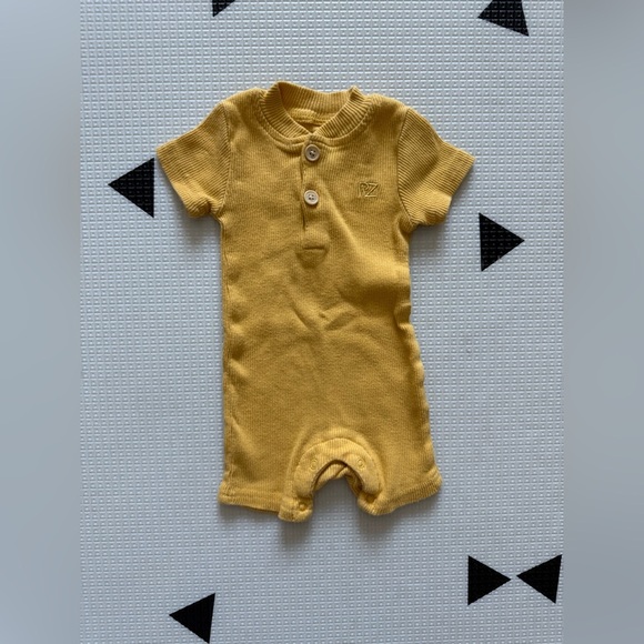 RZ Rachel Zoe|Baby girl mustard yellow ribbed sleeveless Romper w Buttons•••0-3M - Picture 3 of 4
